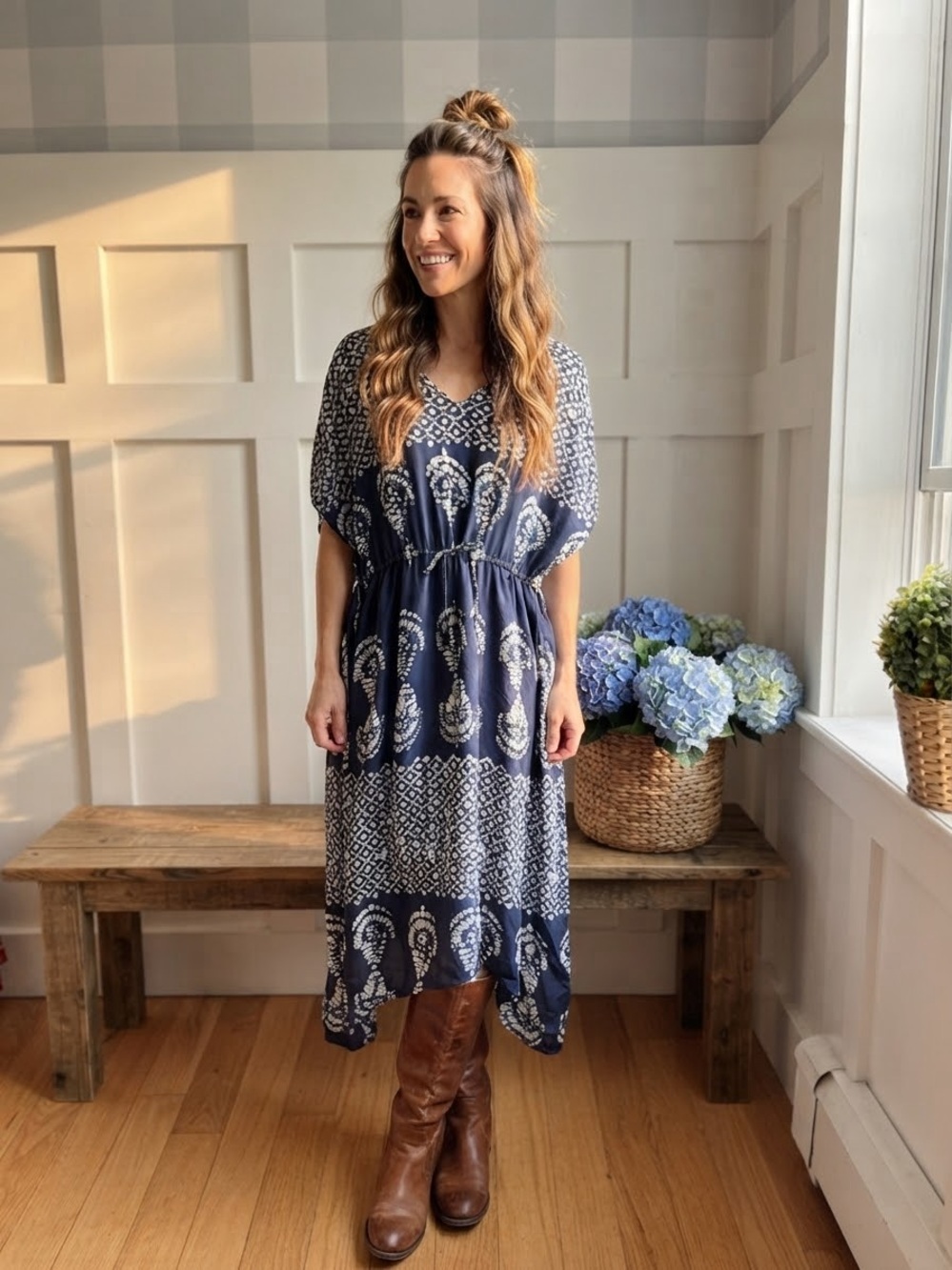 Printed Navy Midi Dress with V-Neck and Cinched Waist Large